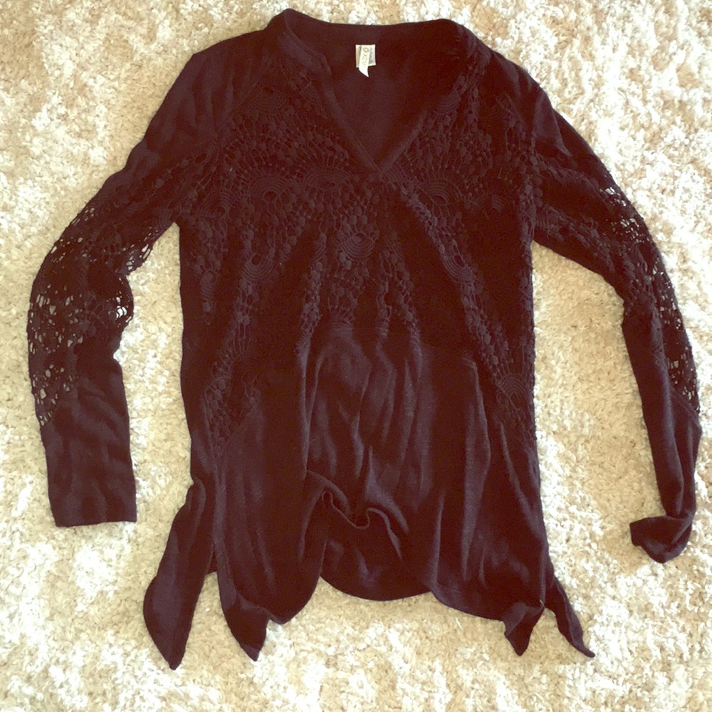 Long leave cotton and crochet black  shirt.